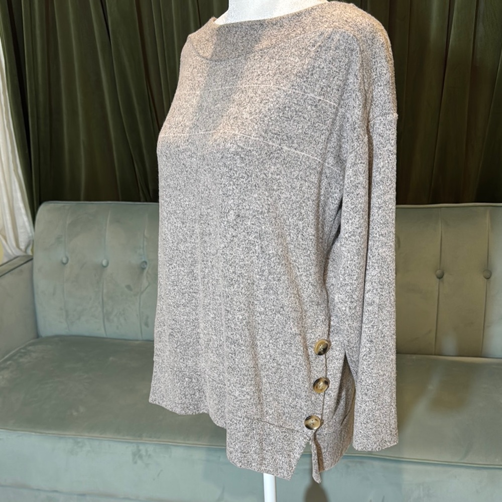 Kim & Cami Gray 3/4 Sleeve Boat Neck Knit Blouse Button Detail - Picture 2 of 6